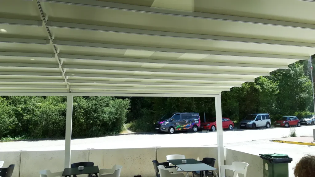 una pérgola que instalamos en una gasolinera muy famosa de Ripoll