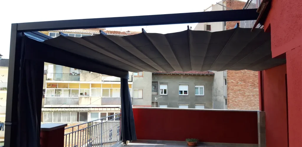 Pèrgola a mida instal·lada a la terrassa d’un client.